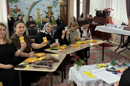 
«Верьте в себя, и у вас всё получится!» Как в Махачкале прошёл муниципальный этап конкурса «Воспитатель года – 2026»
