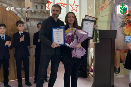 
«Не пытайтесь быть идеальными — будьте настоящими»: молодой педагог Махачкалы — призёр конкурса «Самый классный классный — 2026»
